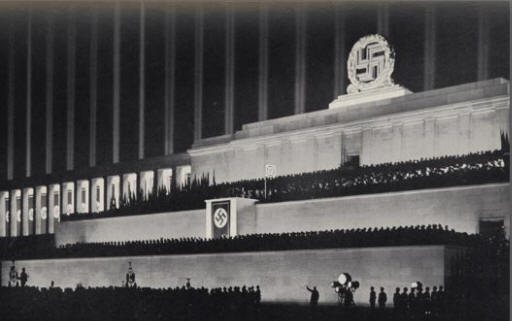 03-4_3320zeppelintribune