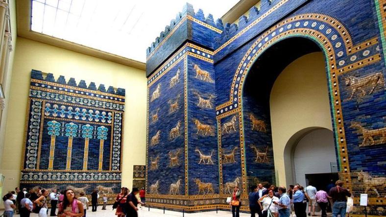 Bergamonmuseum Ishtar Gate Babylon original glazed bricks processional wall